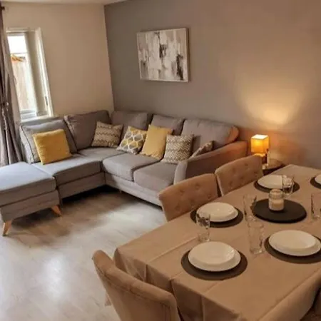 Entire 3 Bed Home Sleeps 6, Wifi, 2 Parking Spaces Милтон-Кейнс Экстерьер фото