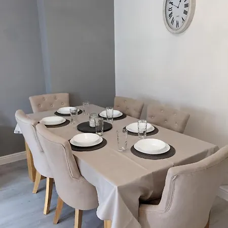 Entire 3 Bed Home Sleeps 6, Wifi, 2 Parking Spaces Милтон-Кейнс Экстерьер фото